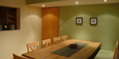 Pensionen - Garten - Vorarlberg - "Panorama" Esszimmer und darüber eine offene Galerie zum Lesen, Spielen oder Lümmeln - Schwarzmann's Ferienwohnungen