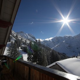 Frühstückspension: "Panorama" Balkon mit atemberaubendem Blick auf die umliegende Bergwelt - Schwarzmann's Ferienwohnungen