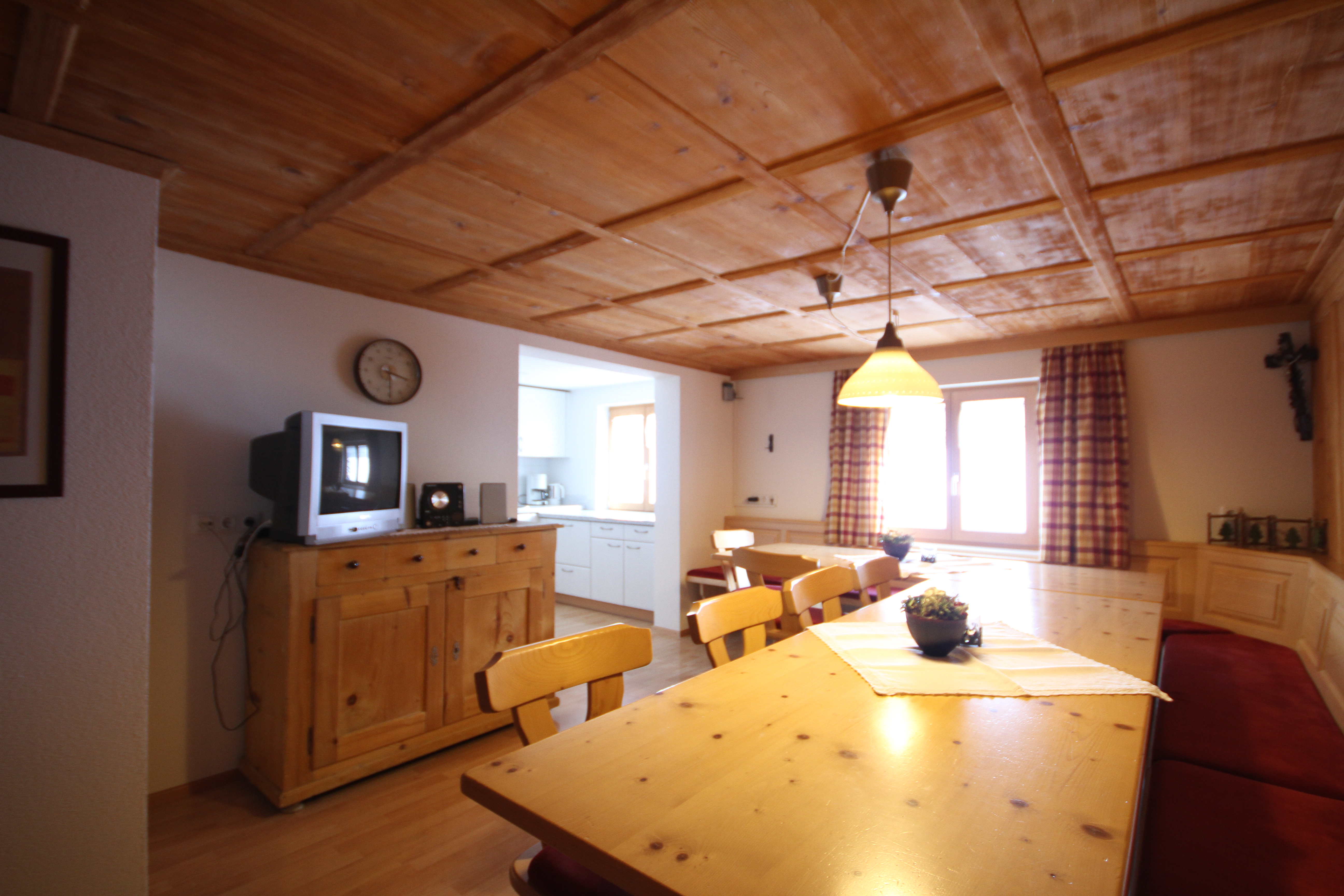 Frühstückspension: "Bergrösle" Esszimmer und Küche für 8 - 18 Personen, mit 4 -6 Schlafzimmer je nach Gruppengröße - Schwarzmann's Ferienwohnungen