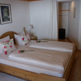 Frühstückspension: "Bergrösle" verfügt von 4 bis 6 Schlafzimmern als Doppel- und auch Mehrbettzimmer - Schwarzmann's Ferienwohnungen