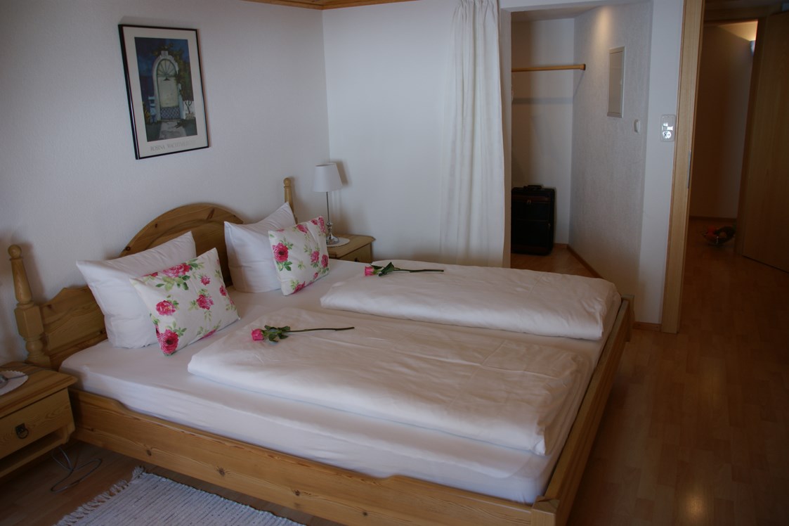 Frühstückspension: "Bergrösle" verfügt von 4 bis 6 Schlafzimmern als Doppel- und auch Mehrbettzimmer - Schwarzmann's Ferienwohnungen
