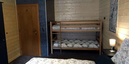 Pensionen - Balkon - Oberstdorf - Schlafzimmer Apartment 1 - Gästehaus Branders