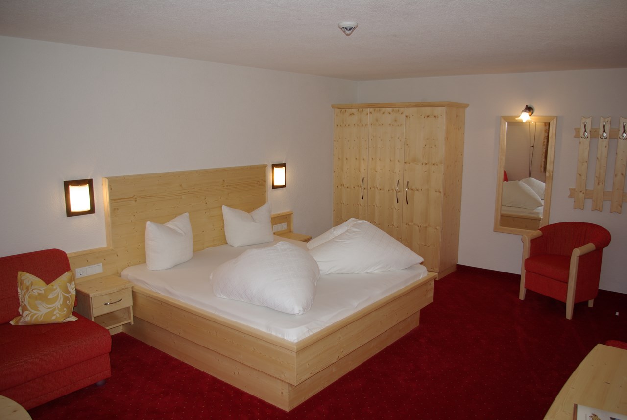 Pension Garni Alpenhof Zimmerkategorien Doppelzimmer oder Dreibettzimmer