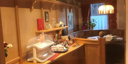 Pensionen - Frühstück: Frühstücksbuffet - Osttirol - Unser Frühstücks.- und Aufenthaltsraum.   - Gästehaus Steinerhof