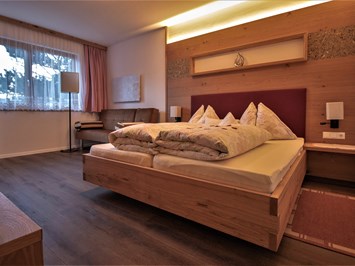 Gästehaus Steinerhof Zimmerkategorien Einzel oder Doppelzimmer oder Dreibettzimmer mit D/WC und Balkon