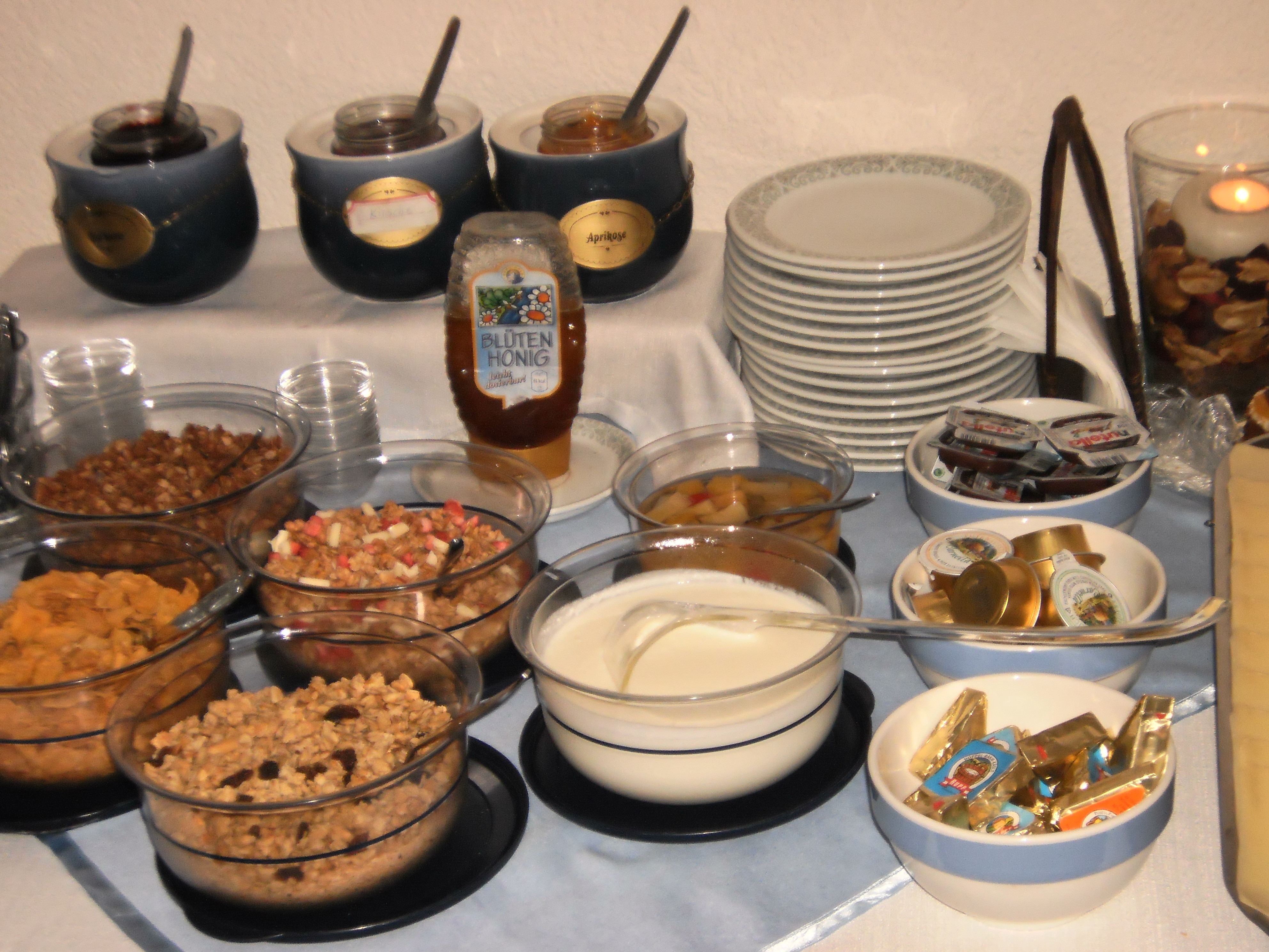 Frühstückspension: Frühstücksbuffet - Strasserhof Söll