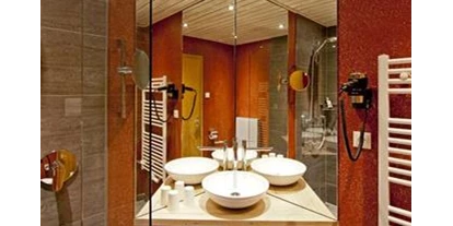 Pensionen - Parkplatz: kostenlos bei der Pension - Alpbach - Badezimmer mit DU/WC im Landhaus Ager in Söll am Wilden Kaiser - Landhaus Ager