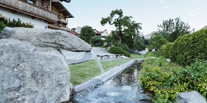Pensionen - Parkplatz: kostenlos bei der Pension - Alpbach - Ein wilder Garten. Außerdem steht Ihnen ein Kneippbecken zur Verfügung, gefüllt mit frischem Bergquellwasser aus unserer hauseigenen Quelle. Kneippen ist die perfekte Behandlung der beanspruchten Muskulatur nach einer Bergwanderung. - Landhaus Ager