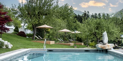 Pensionen - Parkplatz: kostenlos bei der Pension - Alpbach - Wasserwelt. Eintauchen in das kühle Nass.
Im Sommer genießen Sie unseren Panoramapool direkt neben dem romantischen Schlösslgarten. Suchen Sie sich Ihren Platz an der Sonne auf einer der gemütlichen Ruheliegen direkt am Pool. - Landhaus Ager