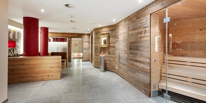 Pensionen - Parkplatz: kostenlos bei der Pension - Alpbach - Sauna, Sanarium, Dampfbad - welche Temperatur darf es für Sie sein? Möchten Sie das Brennen der Schweißtropfen auf Ihrer Haut spüren? Den würzigen Duft eines Heublumen-Dampfbades atmen oder im Sanarium entspannen?
Im Hotel AlpenSchlössl erwartet Sie unsere Tiroler Schwitzstube. Der weitläufige Wellnessbereich lässt keine Wünsche offen. - Landhaus Ager