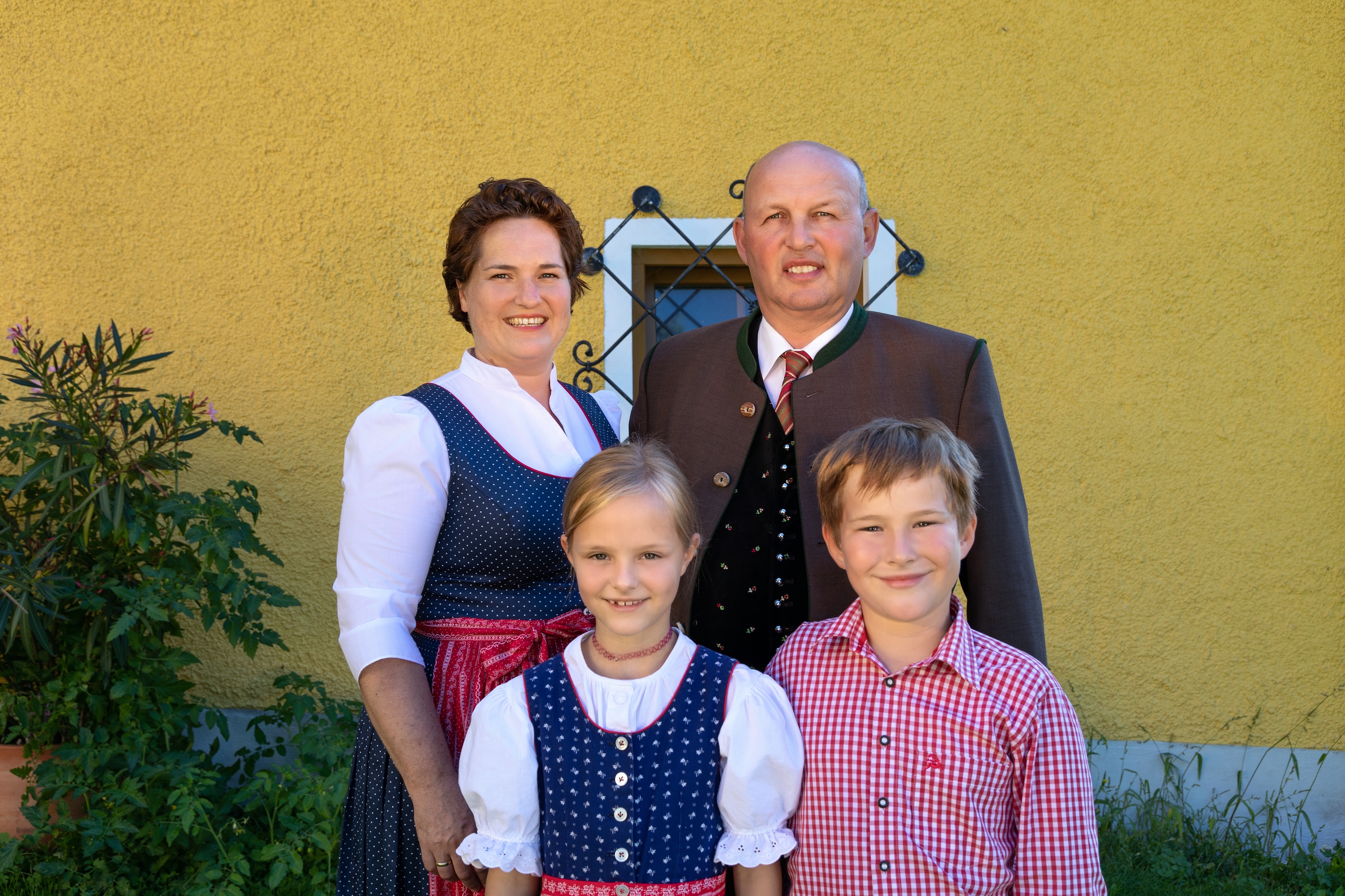 Pensionen - Garten - Hohe Tauern - Ihre Gastgeber-Familie - Haus Brunner - Ferienwohnung im Hühnerhotel