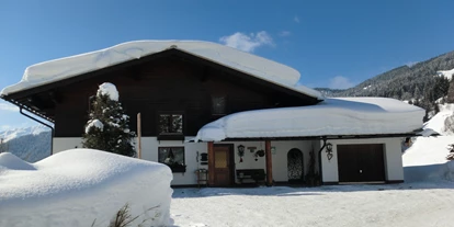 Pensionen - Parkplatz: kostenlos bei der Pension - Leogang - Hinteransicht - Haus Eva Portenkirchner