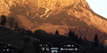 Pensionen - Parkplatz: kostenlos bei der Pension - Leogang - Es wird Abend - Haus Eva Portenkirchner