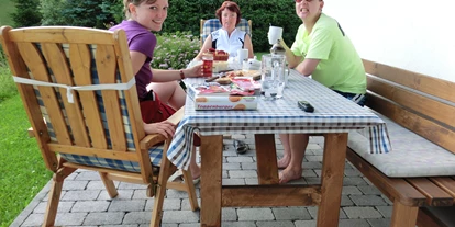 Pensionen - Parkplatz: kostenlos bei der Pension - Leogang - Entspannen auf der Terrasse - Haus Eva Portenkirchner