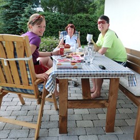Frühstückspension: Entspannen auf der Terrasse - Haus Eva Portenkirchner