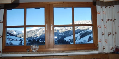 Pensionen - Parkplatz: kostenlos bei der Pension - Leogang - Blick aus dem Frühstückszimmer - Haus Eva Portenkirchner