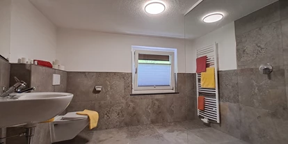 Pensionen - Serfaus - Badezimmer Apart Bergblick - Haus Tirol Appartements