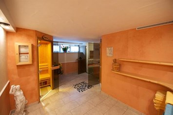 Frühstückspension: Hauseigene Sauna und Infrarot Kabine ist nur im Winter in Betrieb 
Die öffentliche Sauna in Zell am See ist für Sie jeden Tag frei zu nutzen  - Pension Alpenrose
