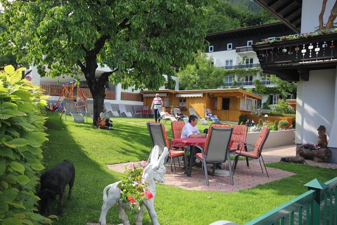 Frühstückspension: Unser Garten vor der Haustüre  - Pension Alpenrose