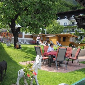 Frühstückspension: Unser Garten vor der Haustüre  - Pension Alpenrose