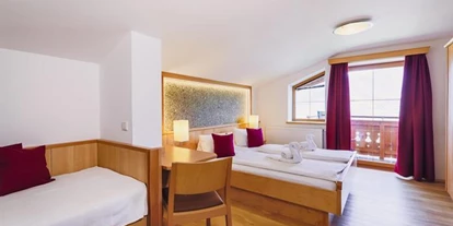 Pensionen - Parkplatz: kostenlos bei der Pension - Leogang - Panorama Hotel Guggenbichl