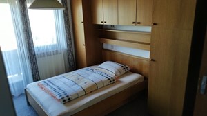 Frühstückspension: 

    Einzelzimmer Bett 140x200

 - Haus Moni