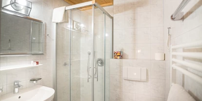 Pensionen - Frühstück: Frühstücksbuffet - Osttirol - Neue Badezimmer mit Dusche/WC - Haus Veidlis