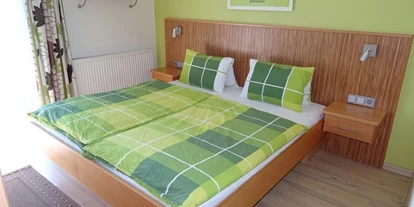 Pensionen - Parkplatz: kostenlos bei der Pension - Leogang - Familienzimmer"3"...Schlafzimmer mit Balkon... - Haus Heidi