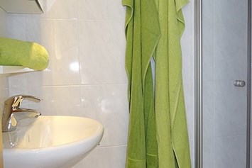 Frühstückspension: Doppelzimmer"2"....Dusche und von einander getrenntes WC... - Haus Heidi
