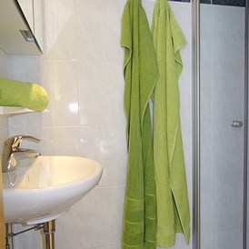 Frühstückspension: Doppelzimmer"2"....Dusche und von einander getrenntes WC... - Haus Heidi