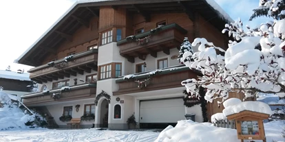 Pensionen - Parkplatz: kostenlos bei der Pension - Leogang - Haus Heidi im Winter - Haus Heidi