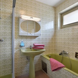 Frühstückspension: Badezimmer Appartement mit Dusche/Badewanne - Haus Lukas 