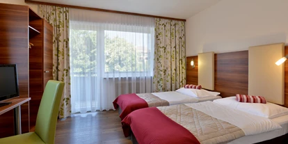 Pensionen - Parkplatz: kostenlos bei der Pension - Alpbach - Beispiel Doppelzimmer mit Parkettboden  - Haus Lukas