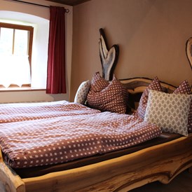 Frühstückspension: Schlafzimmer "Urige Hütte", ideal für 2 Erwachsene für einen romantischen Urlaub am See! - Tiefala´s Eck