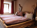 Frühstückspension: Schlafzimmer "Urige Hütte", ideal für 2 Erwachsene für einen romantischen Urlaub am See! - Tiefala´s Eck