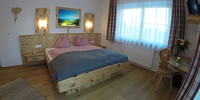 Pensionen - Parkplatz: kostenlos bei der Pension - Hallstatt - Doppelzimmer mit Badezimmer und Balkon - Entingerhof