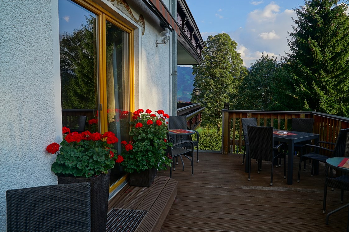 Frühstückspension: Terrasse Aufenthaltsraum - Dachsteinhof