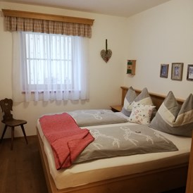 Frühstückspension: Eines von 2 Schlafzimmer des Apartments Rosskofel - Historischer Bauernhof Schabus