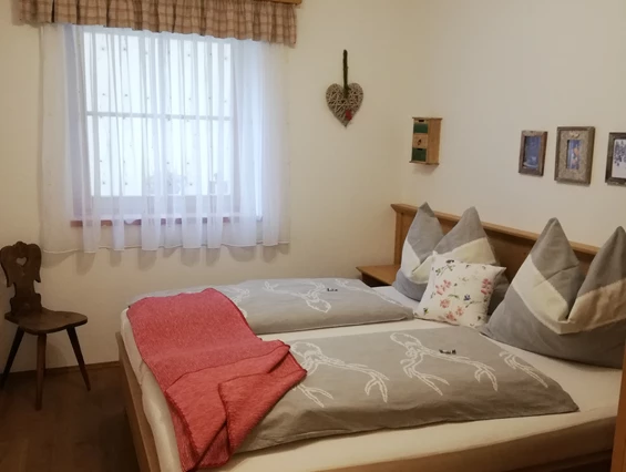 Frühstückspension: Eines von 2 Schlafzimmer des Apartments Rosskofel - Historischer Bauernhof Schabus