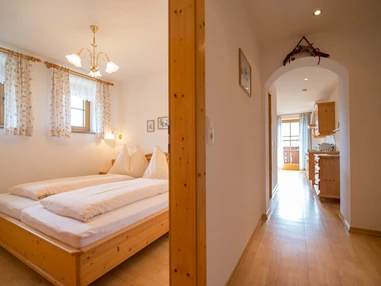 Frühstückspension: Schlafzimmer des Apartments Kornblume - Historischer Bauernhof Schabus