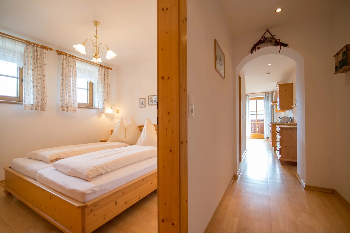 Frühstückspension: Schlafzimmer des Apartments Kornblume - Historischer Bauernhof Schabus