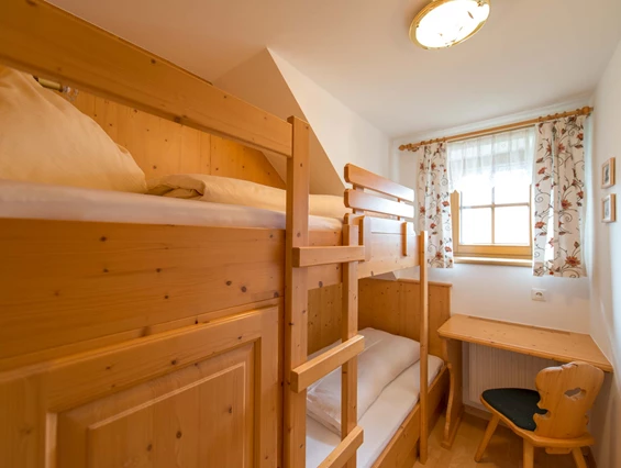Frühstückspension: 2.Schlafzimmer des Apartments Kornblume - Historischer Bauernhof Schabus