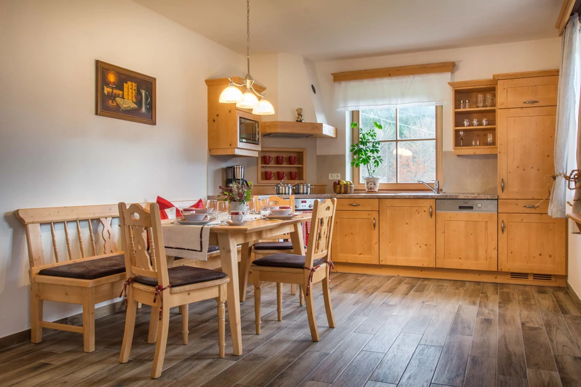 Frühstückspension: Apartment Gartnerkofel - Historischer Bauernhof Schabus