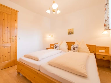 Frühstückspension: Zimmer des Apartments Sonnenblume - Historischer Bauernhof Schabus