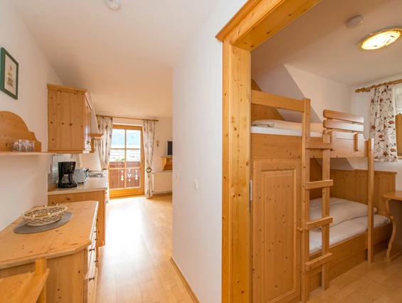 Frühstückspension: 2. Zimmer des Apartments Sonnenblume - Historischer Bauernhof Schabus