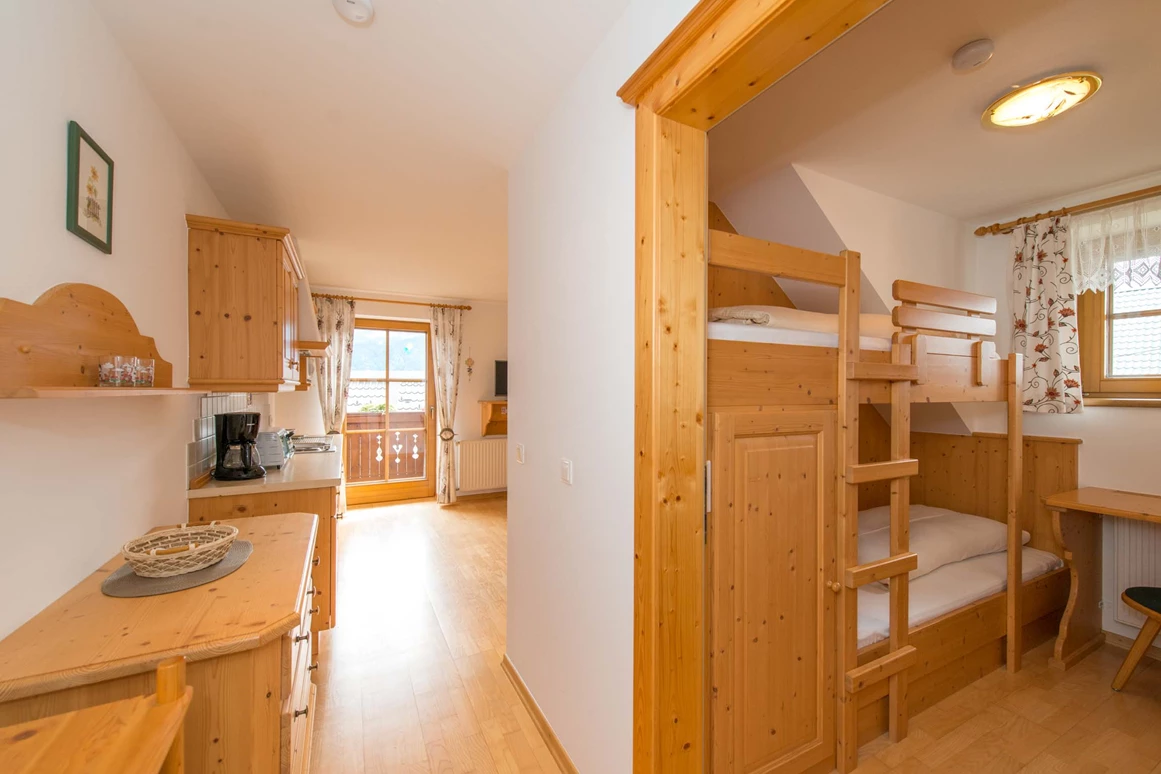 Frühstückspension: 2. Zimmer des Apartments Sonnenblume - Historischer Bauernhof Schabus