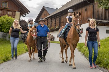 Frühstückspension: Eine Abendrunde mit den Pferden - Historischer Bauernhof Schabus