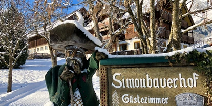 Pensionen - Parkplatz: kostenlos bei der Pension - Hallstatt - Einfahrtstafel - Bio-Bauernhof Simonbauer