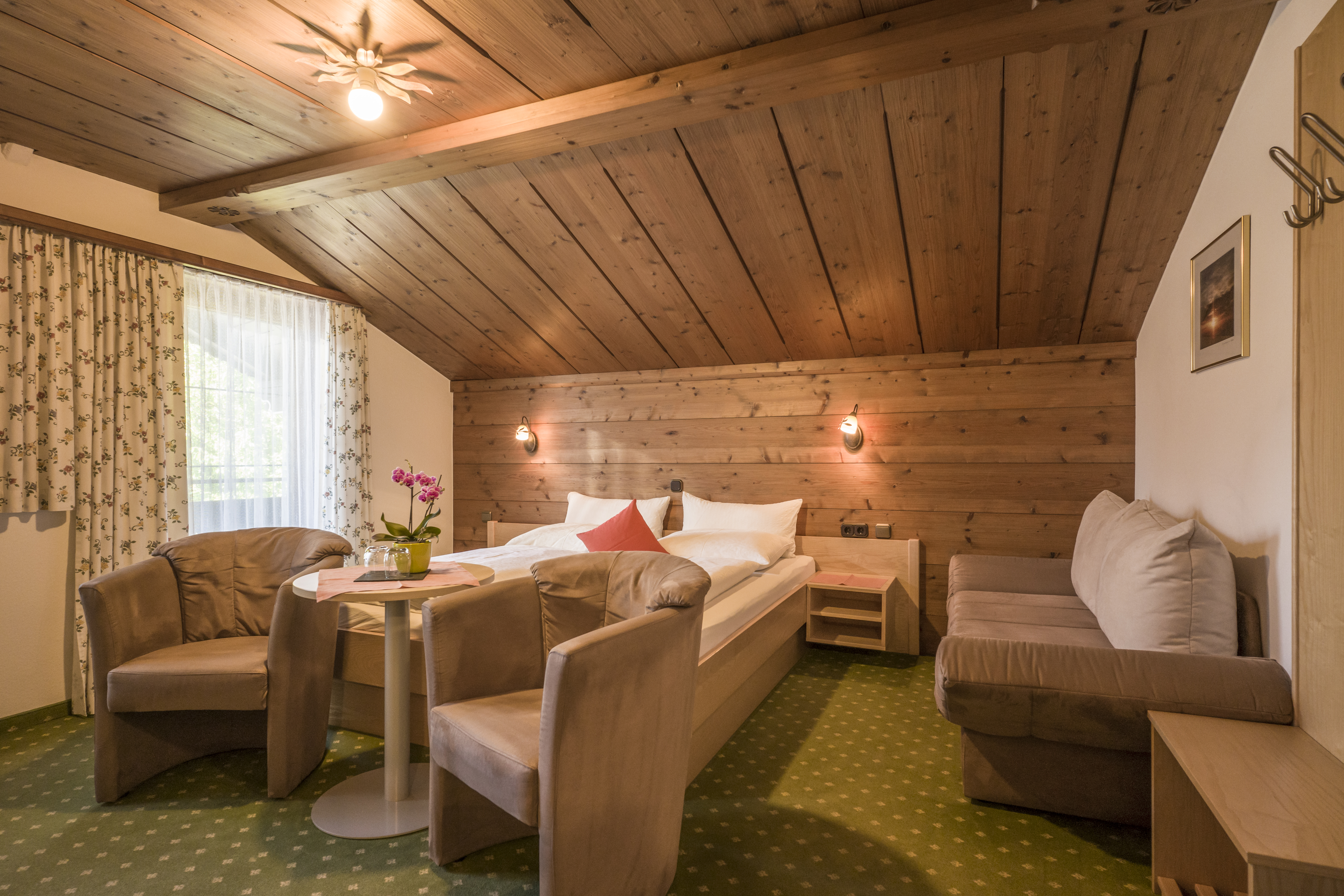 Pensionen - Wanderweg - Doppel- bzw. Dreibettzimmer - Apartments & Zimmer Hinterholzer