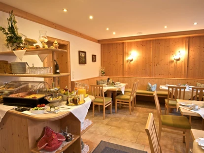 Pensionen - Kössen - Frühstücks- u. Aufenthaltsraum - Zimmer & Appartements Pension Hinterholzer